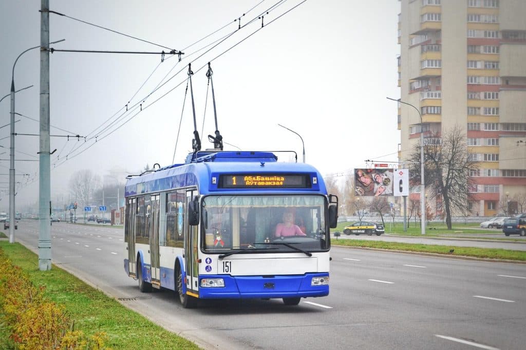 SL elbussar broar – för tunga för Spångaviadukten
