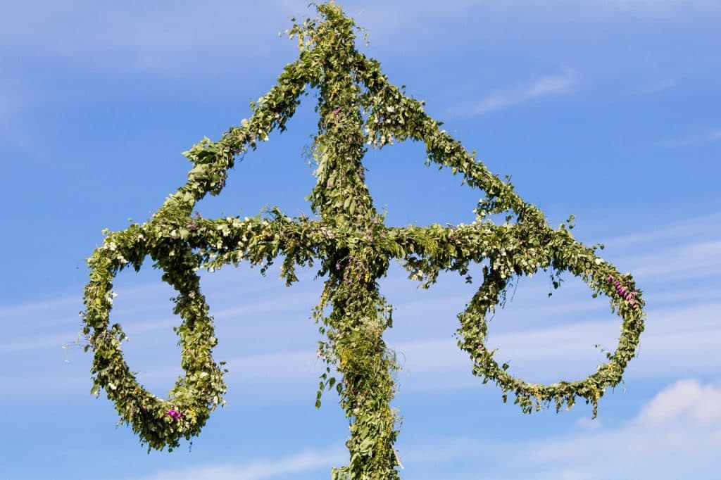 Midsommar i Akalla – tradition och gemenskap firas