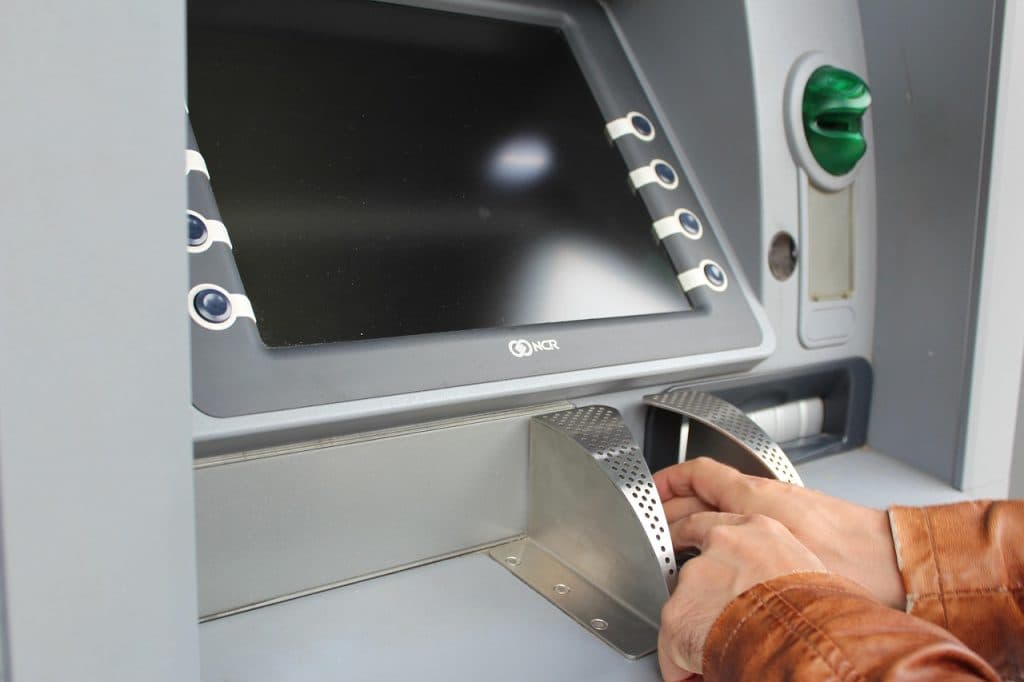 Kontantuttag avgift – upp till 25 kronor i vissa automater
