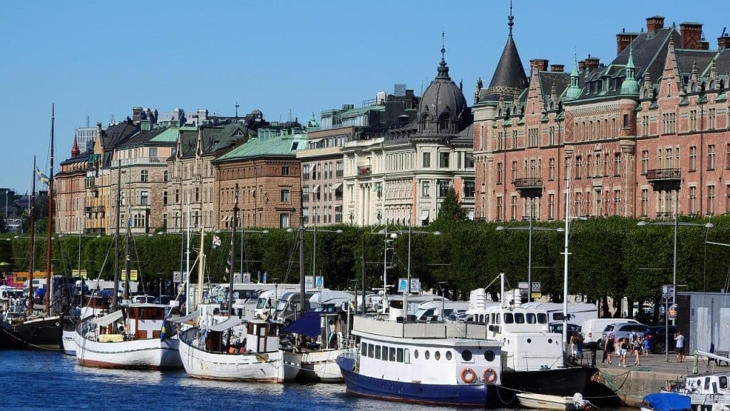 Barnomsorg i Stockholm förändras – påverkar föräldrar med obekväma arbetstider