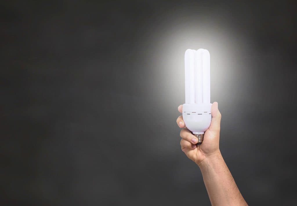 Nanoleaf skärmställ lanseras med inbyggd belysning – ergonomisk design
