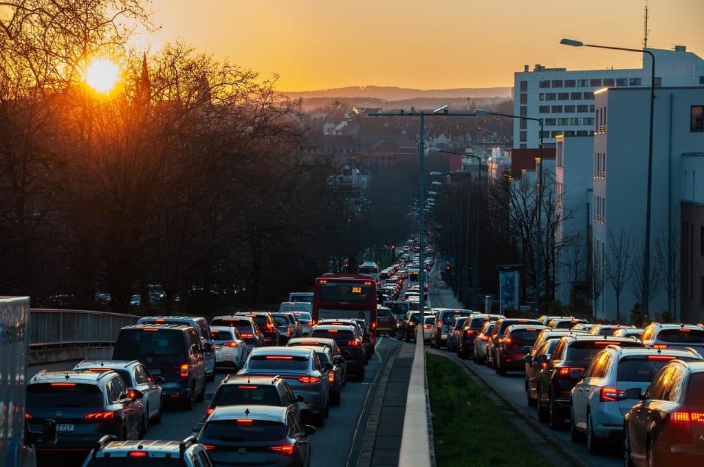 E4 trafikstopp vid Rosersberg stoppar ett körfält