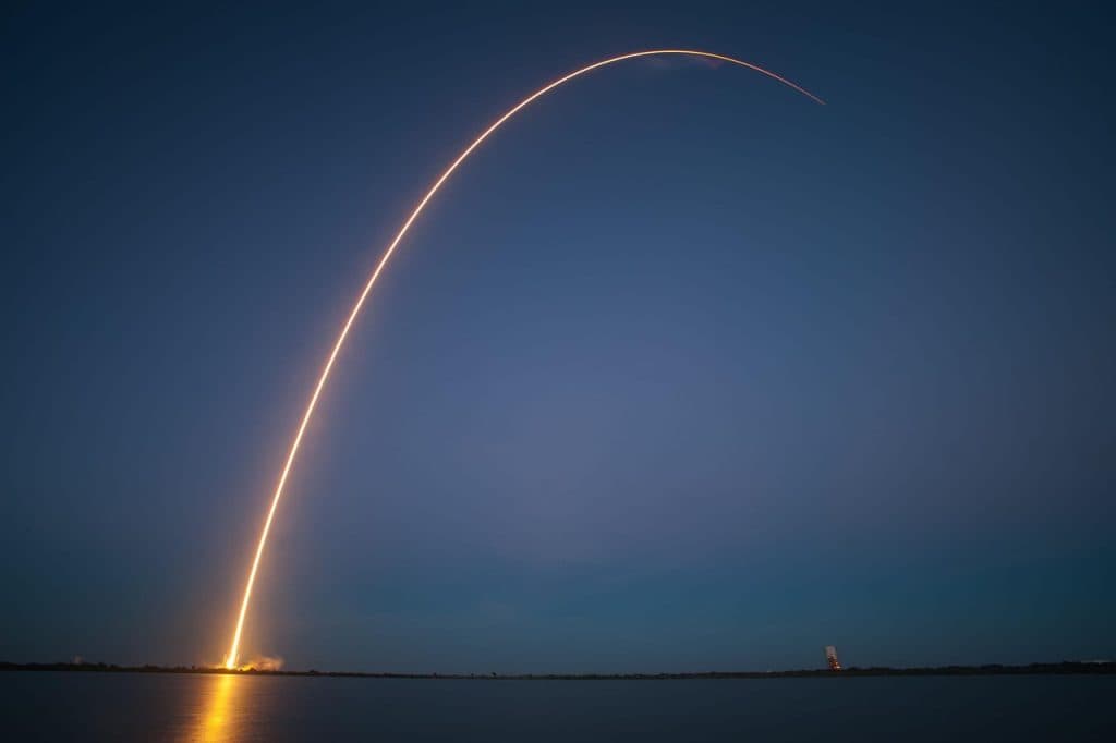SpaceX raketdel månen väntas slå ner i hög fart