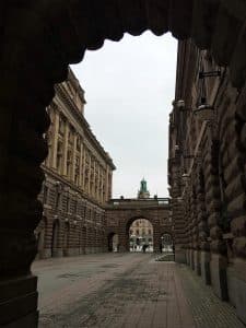 Riksdagsval 2026: valdag, så röstar du och det här står partierna för